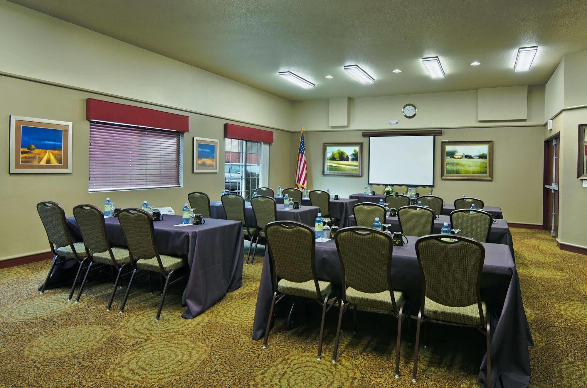 Oxford Suites Hermiston Exterior foto